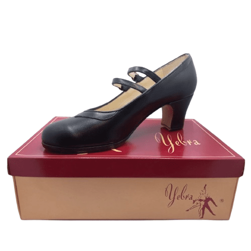 Zapatos de flamenco profesionales Lucía con 2 correas y ancho especial. En piel, de color negro. Escote redondo.