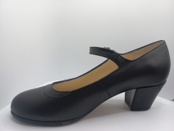 Zapato profesional 1 correa, Neus, piel negro, escote redondo nº 38 1/2, tacón cubano (5,5cms), suela cosida a mano.