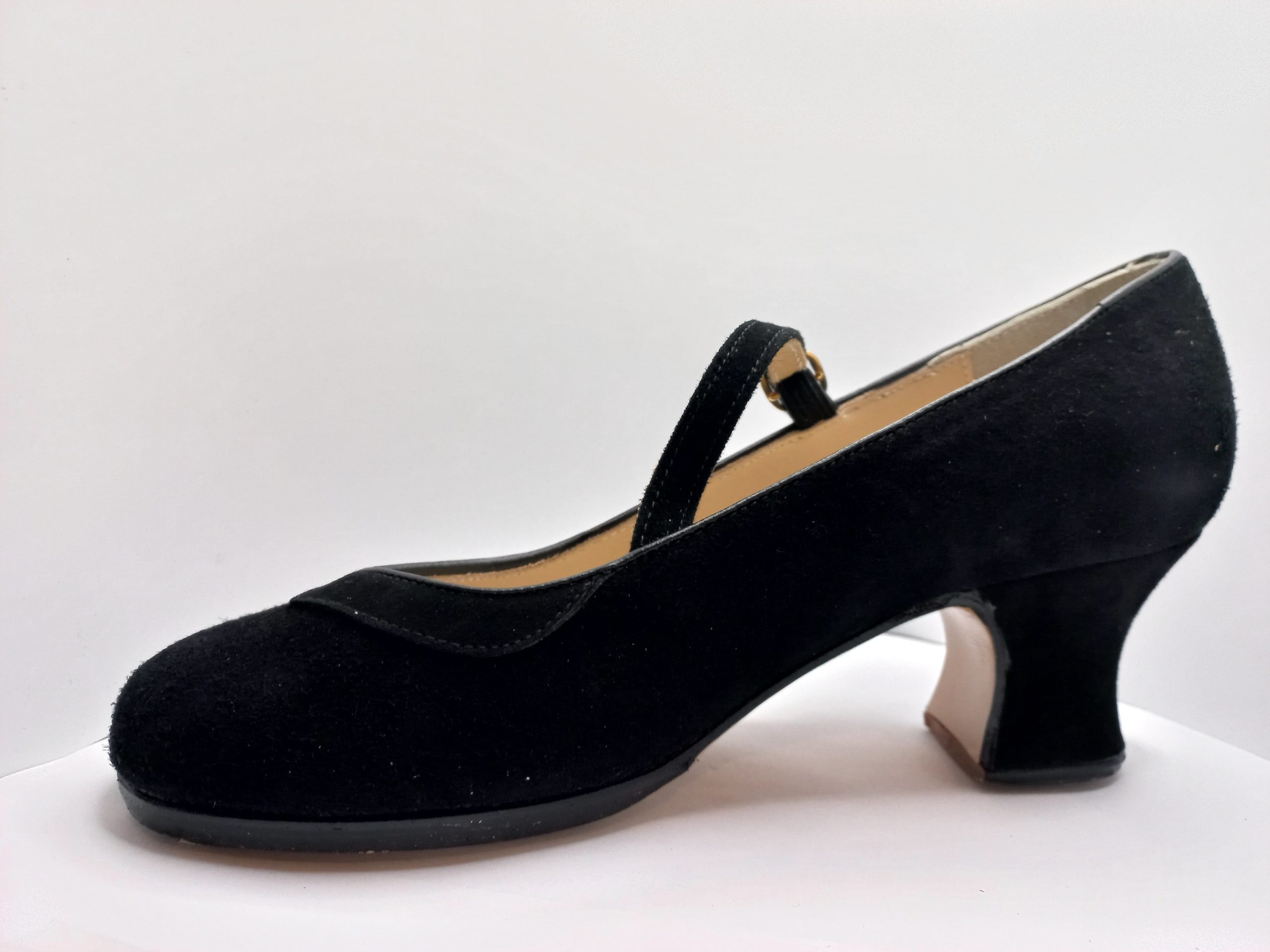 Zapato Profesional ref.111, correa inclinada, escote corazon, ante negro, nº 35, tacón semi-carrete. Entrega 24-48 horas