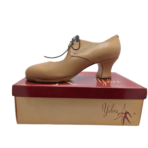 Zapatos de flamenco profesionales Lazo, en piel maquillaje, tacón semi carrete