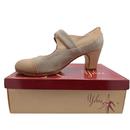 Zapatos de flamenco profesionales Sara, suela cosida a mano. En ante café, piel maquillaje. Tacón normal (6,5cm)