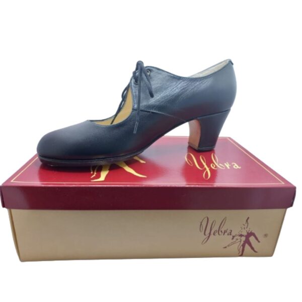 Zapatos de flamenco profesionales Lazo, en piel negro. Tacón normal (6,5cm).