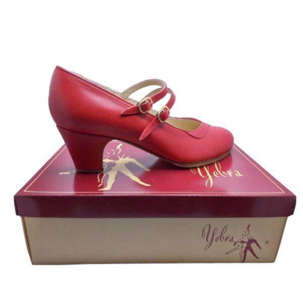 Zapatos de flamenco profesionales Lucía, 2 correas, escote redondo, en piel de color rojo, suela cosida a mano, tacón bajo (6cm).