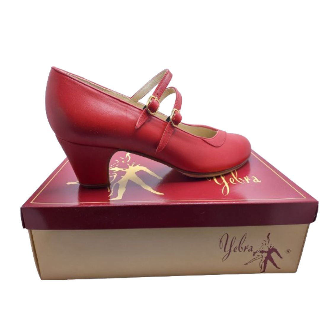 Zapatos de flamenco profesionales Lucía, 2 correas, escote redondo, en piel de color rojo, suela cosida a mano, tacón bajo (6cm).