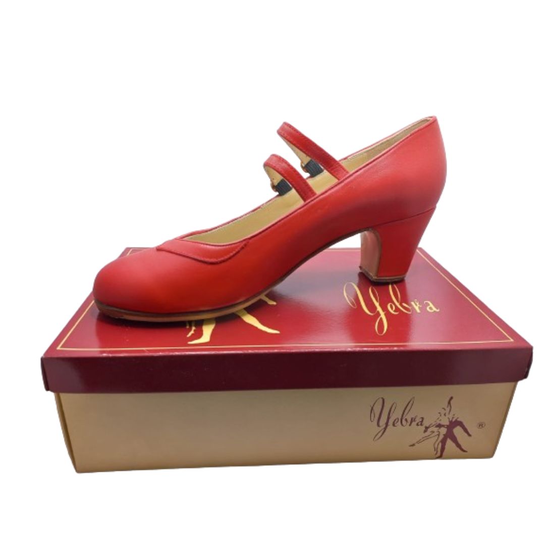 Zapatos de flamenco profesionales Lucía, 2 correas, escote redondo, en piel de color rojo, suela cosida a mano, tacón bajo (6cm).