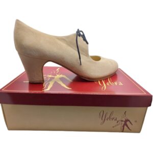 Zapatos de flamenco profesionales Lazo, en ante color carne. Tacón normal (6,5cm).