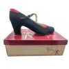 Zapatos de flamenco profesionales Olga en ante negro y rojo, suela cosida a mano.