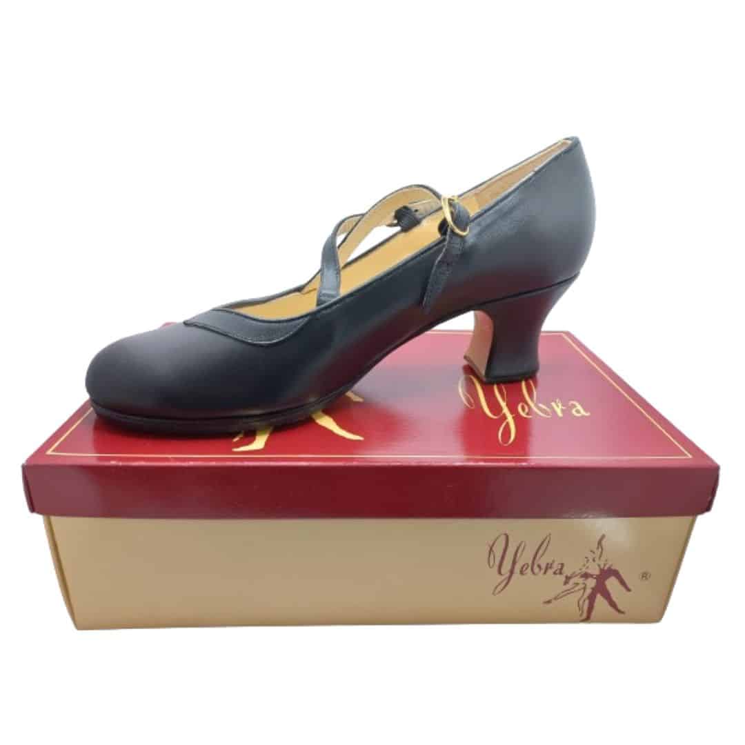 Zapato de flamenco profesional Ana, escote redondo, piel negro, correas cruzadas, tacón semi-carrete (6 cm)