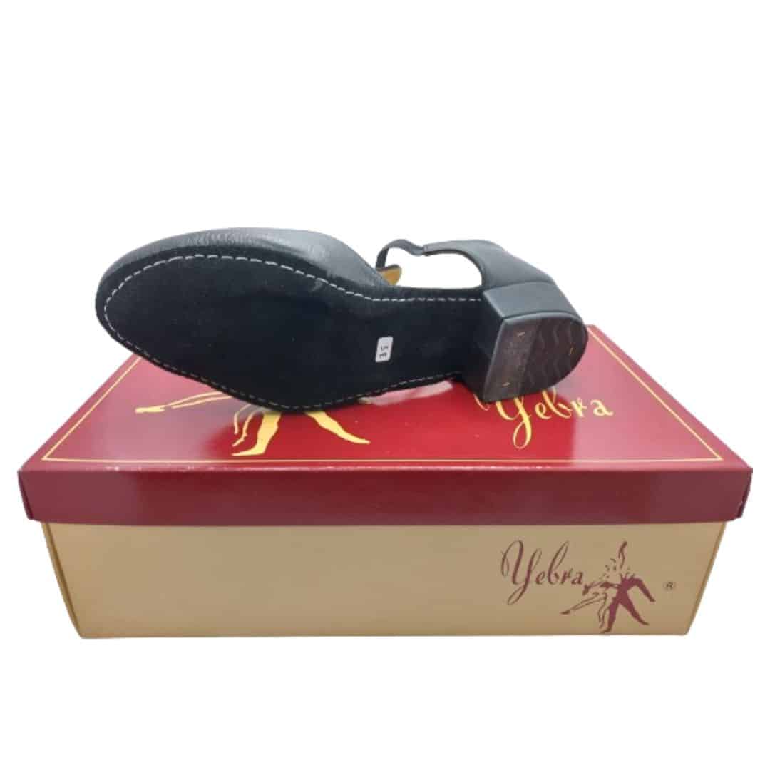 Zapatos para baile de profesor/a profesionales. En piel, con suela serraje y tacón de 2cm. Color negro